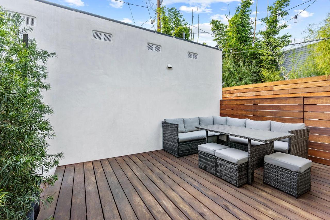 Modern Guest Room Los Angeles Exterior photo