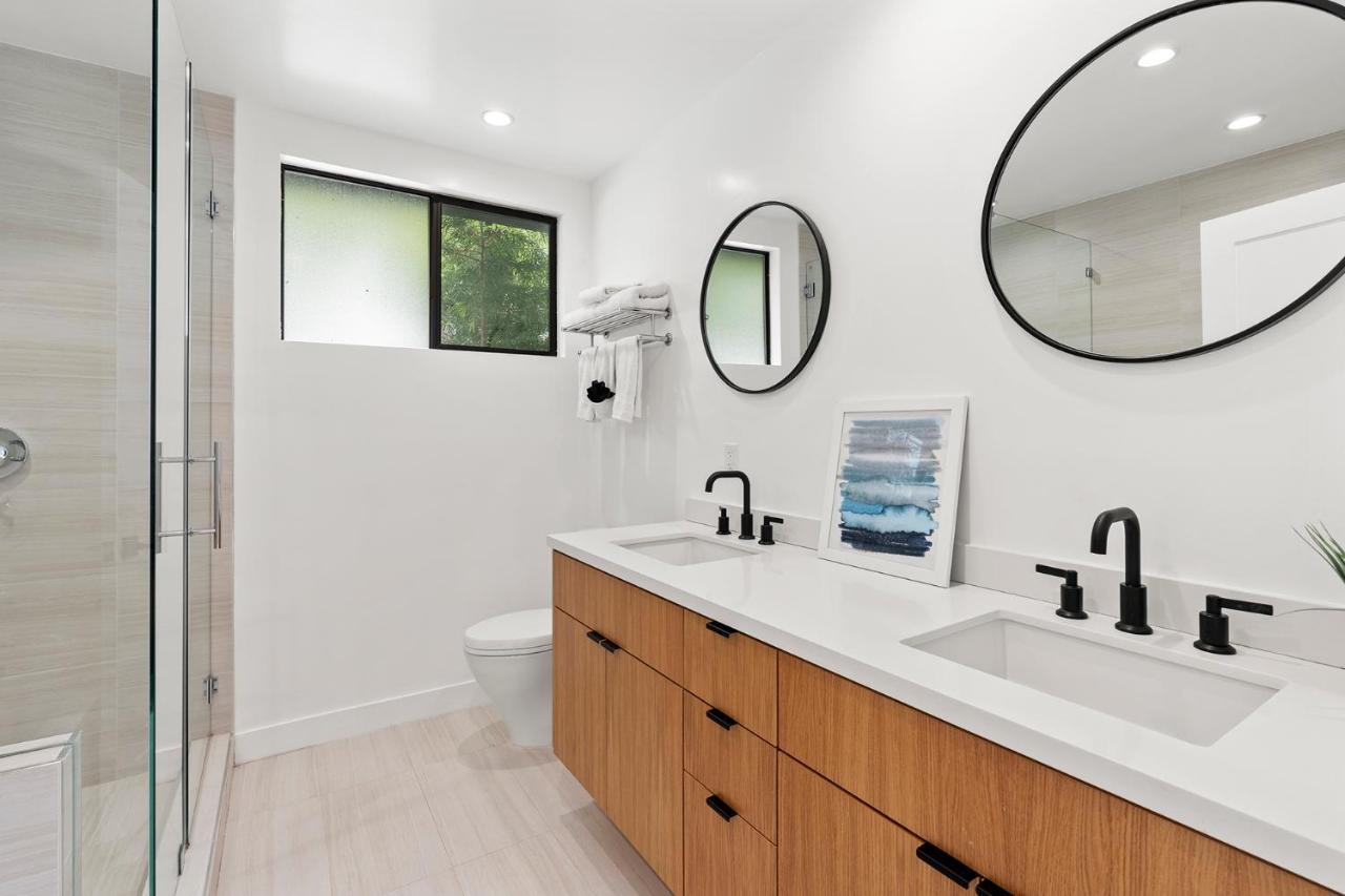 Modern Guest Room Los Angeles Exterior photo