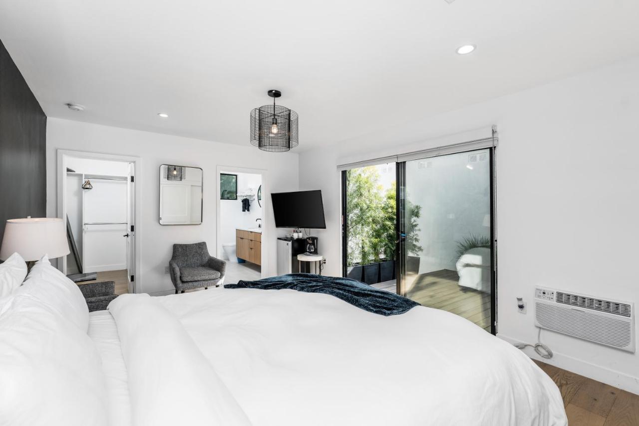 Modern Guest Room Los Angeles Exterior photo