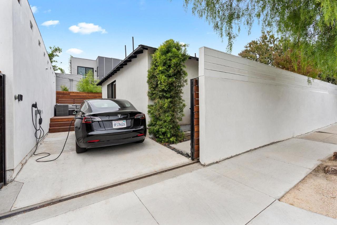Modern Guest Room Los Angeles Exterior photo